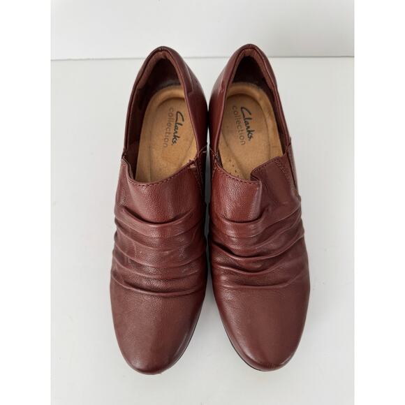 CLARKS Womens 8.5 Slip-On Heels  Brown Leather Comfort Low Heel Work Shoes - Picture 2 of 9